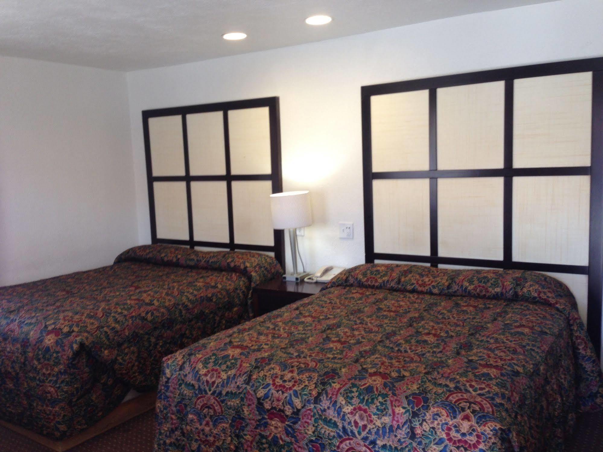 Roswell Inn Ngoại thất bức ảnh